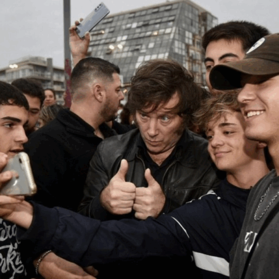 De la ilusión al desencanto: ¿Por qué cada vez son menos las juventudes que creen en la democracia?